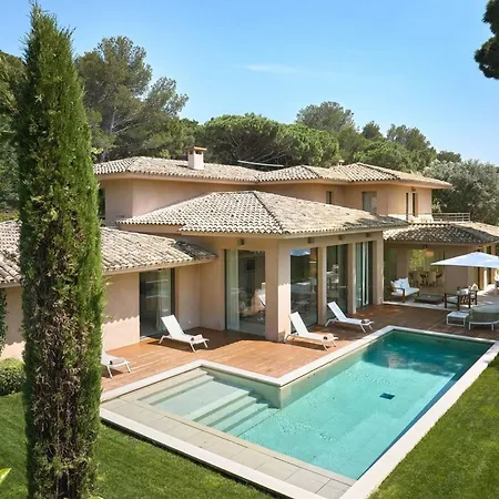 Villa With Breathtaking View On The Front Line In Tropez